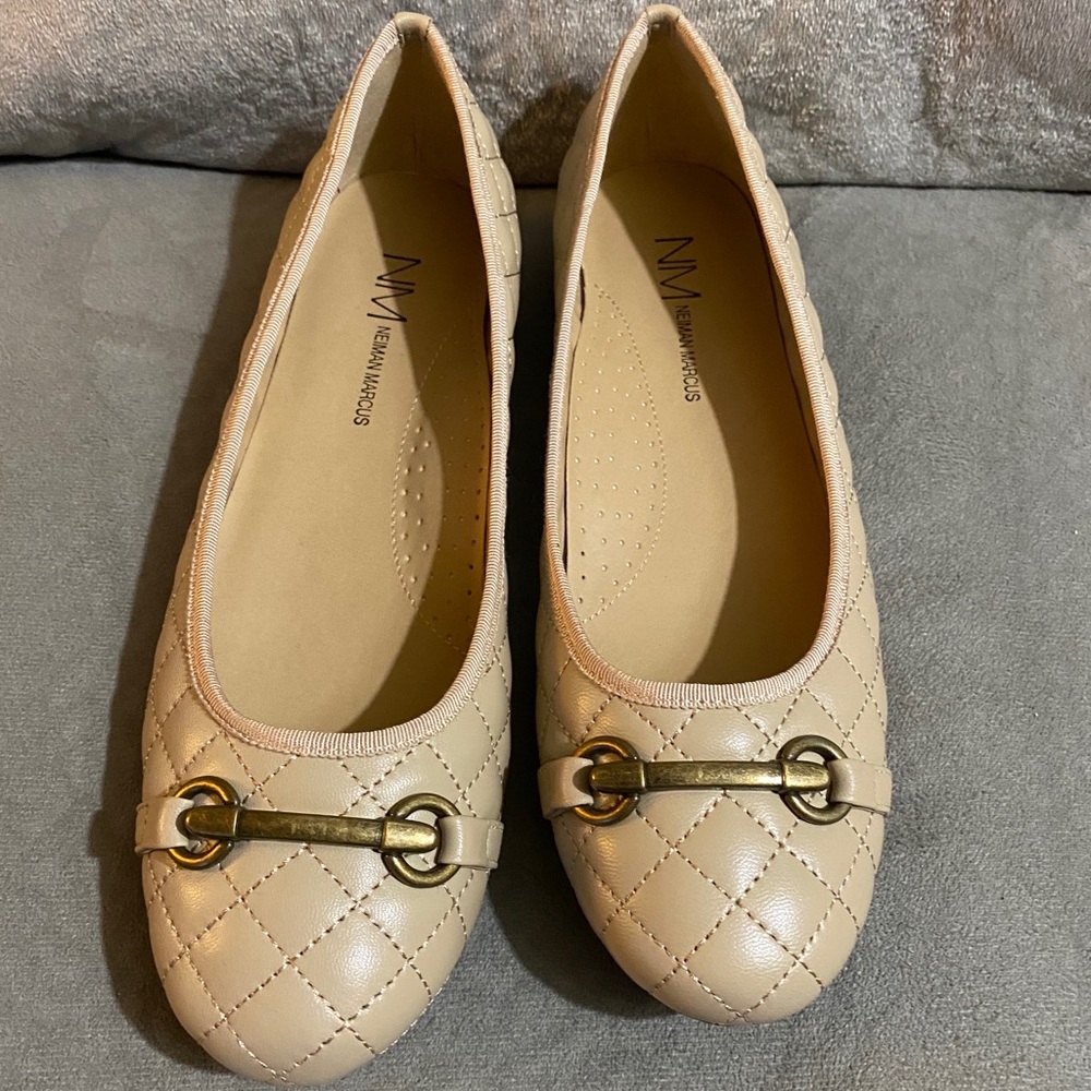 Fashionable cute flats